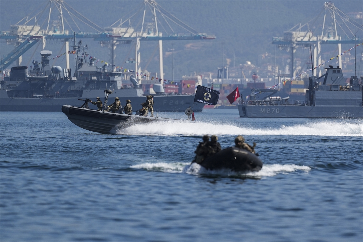 SAT ve SAS komandoları TEKNOFEST Mavi Vatan'da gösteri gerçekleştirdi