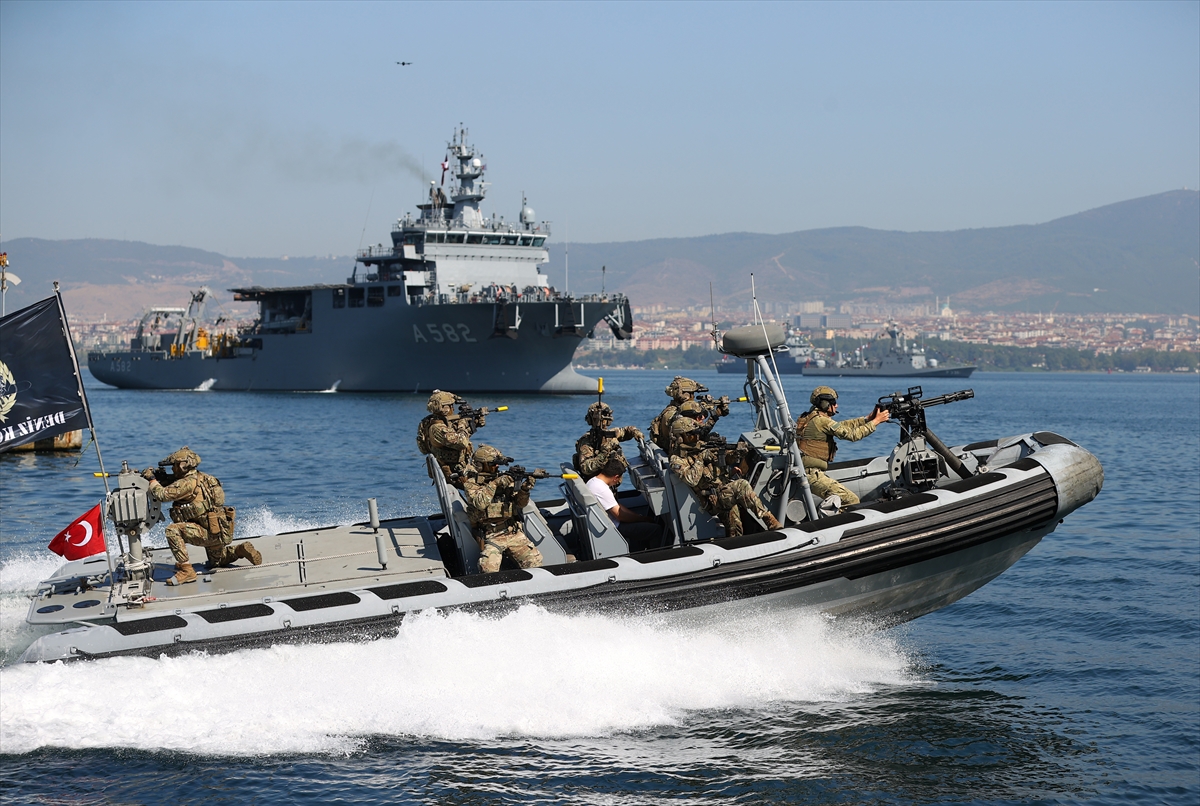 SAT ve SAS komandoları TEKNOFEST Mavi Vatan'da gösteri gerçekleştirdi