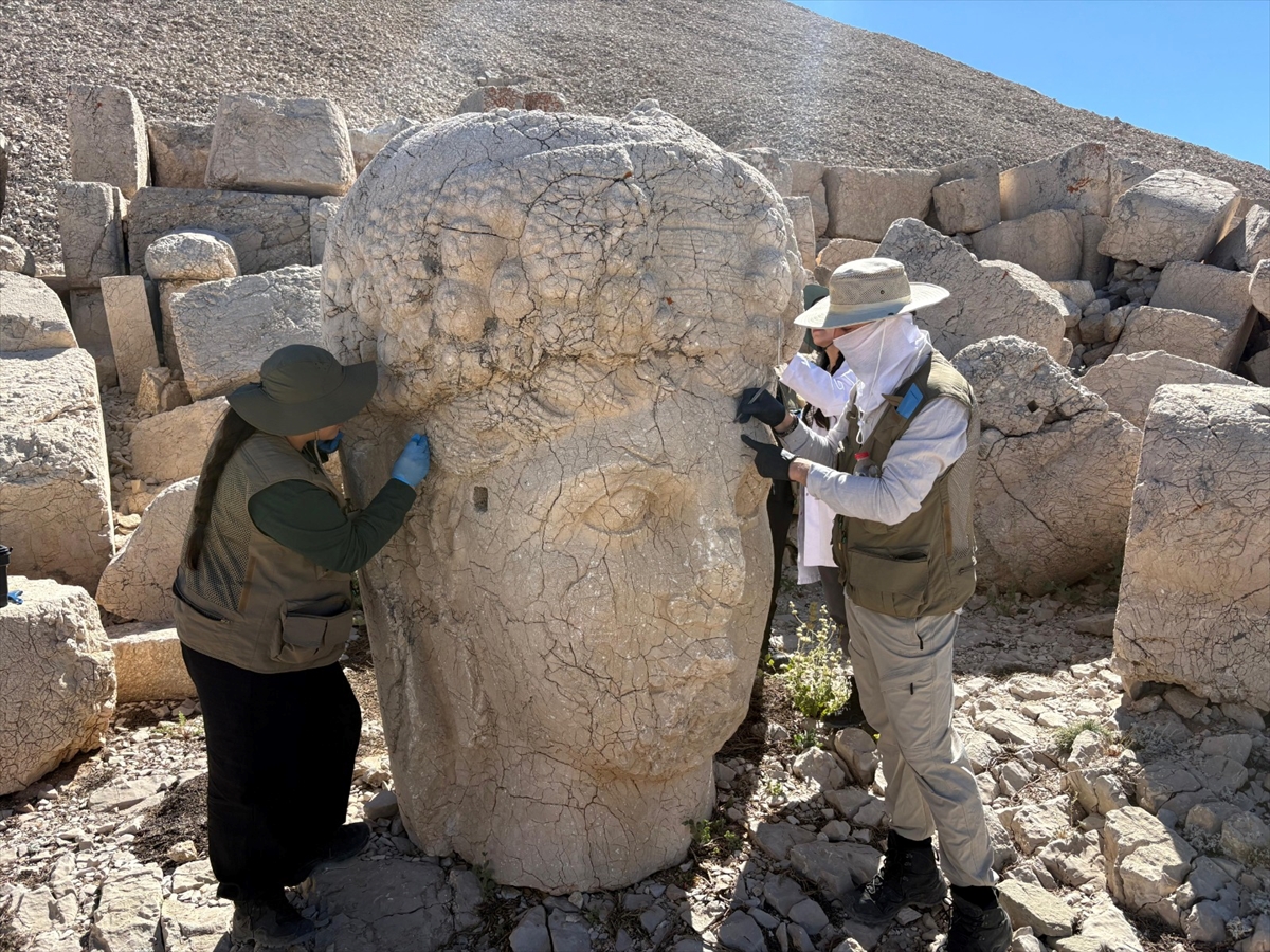 Bakan Ersoy: Nemrut Dağı'nda kapsamlı koruma sürüyor
