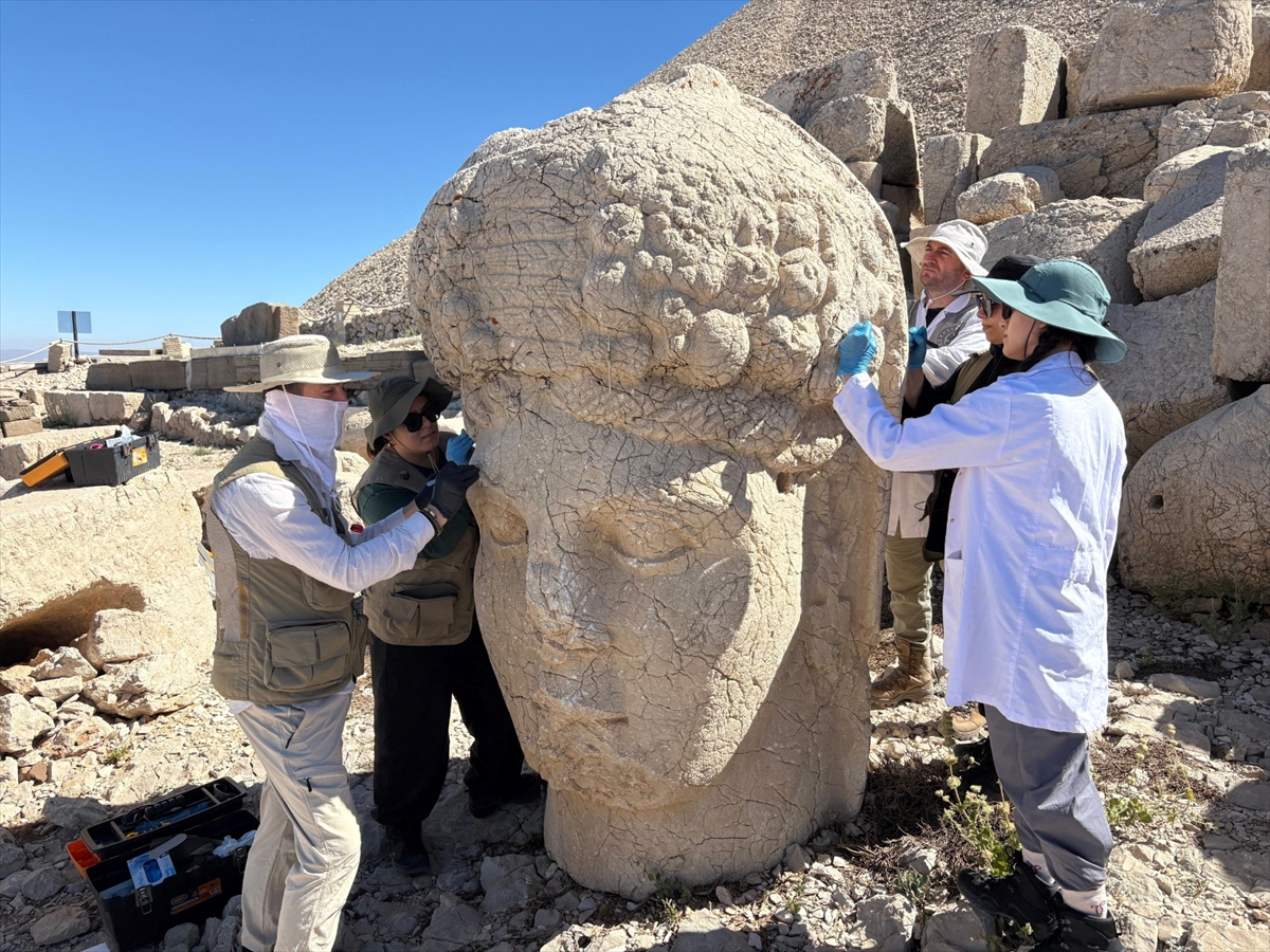 Bakan Ersoy: Nemrut Dağı'nda kapsamlı koruma sürüyor