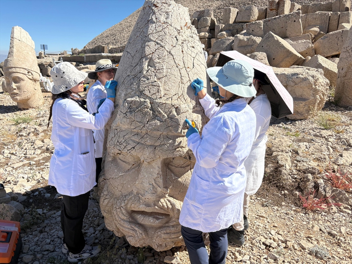 Bakan Ersoy: Nemrut Dağı'nda kapsamlı koruma sürüyor