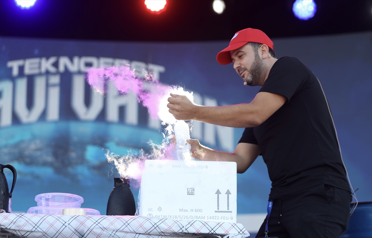 TEKNOFEST Mavi Vatan: Çocuklar deneylerle bilimi keşfediyor