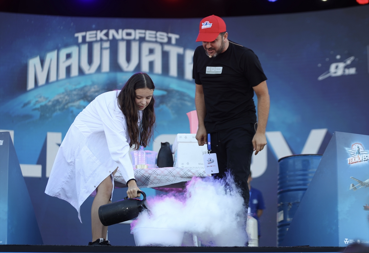 TEKNOFEST Mavi Vatan: Çocuklar deneylerle bilimi keşfediyor