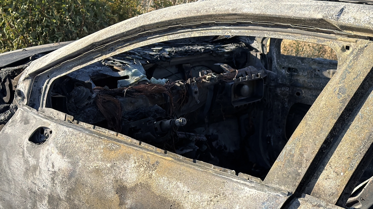 Eskişehir'de Seyir Halindeki Otomobil Yandı: 3 Yaralı