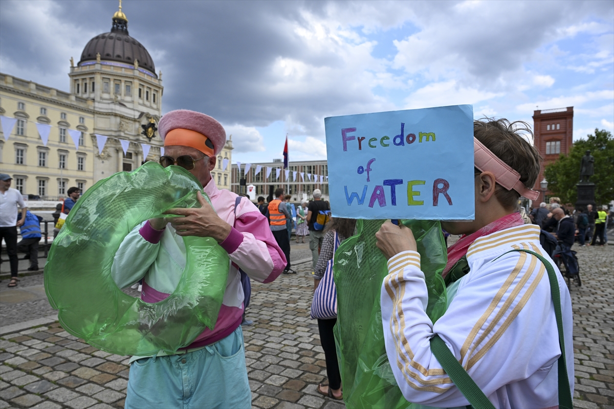 Berlin: Spree Nehri'nde yüzme yasağına karşı gösteri