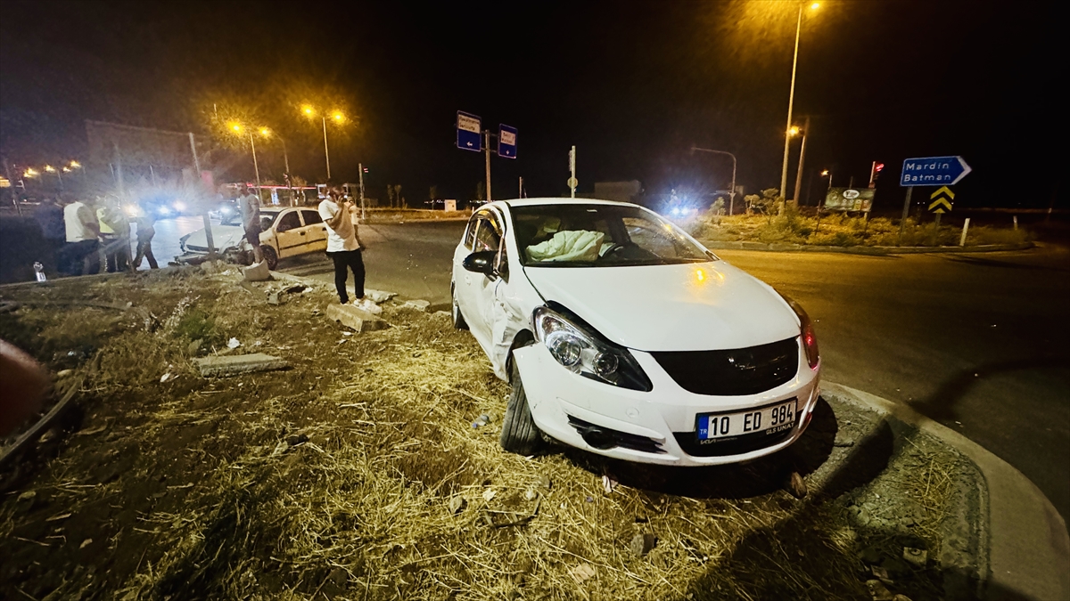 Diyarbakır'da iki otomobilin çarpıştığı kazada 7 kişi yaralandı