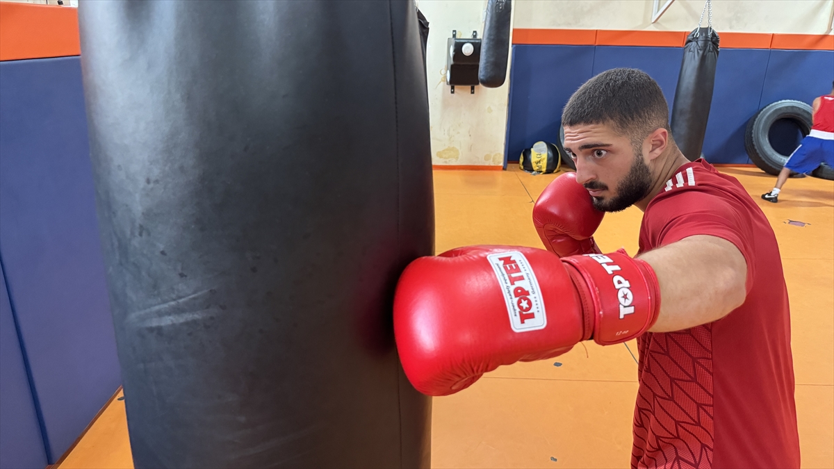 Genç sporcular, eski milli boksörün gözetiminde ay-yıldızlı formayı terletmenin peşinde