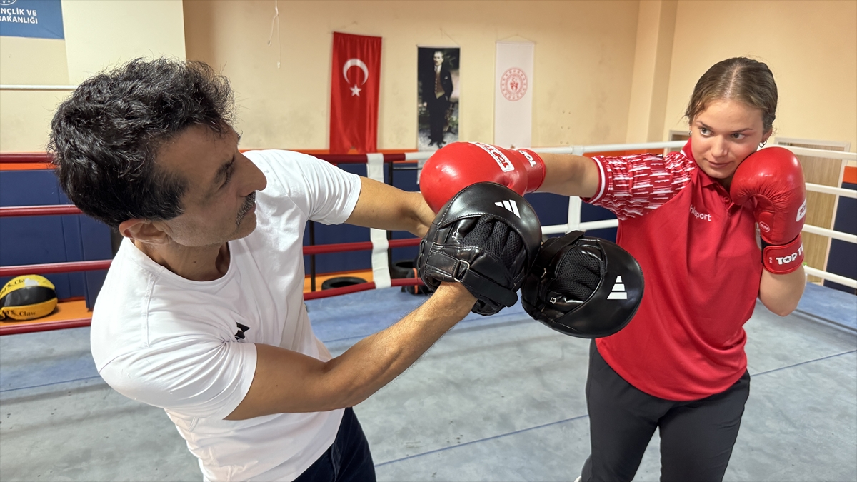Genç sporcular, eski milli boksörün gözetiminde ay-yıldızlı formayı terletmenin peşinde