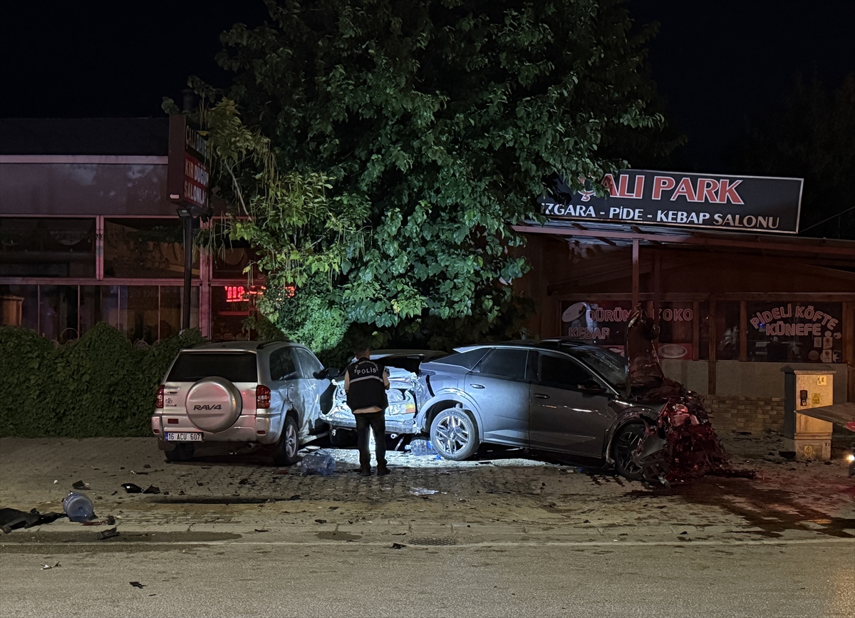 Bursa Nilüfer'de iki otomobil çarpıştı: 2 ölü, 2 yaralı