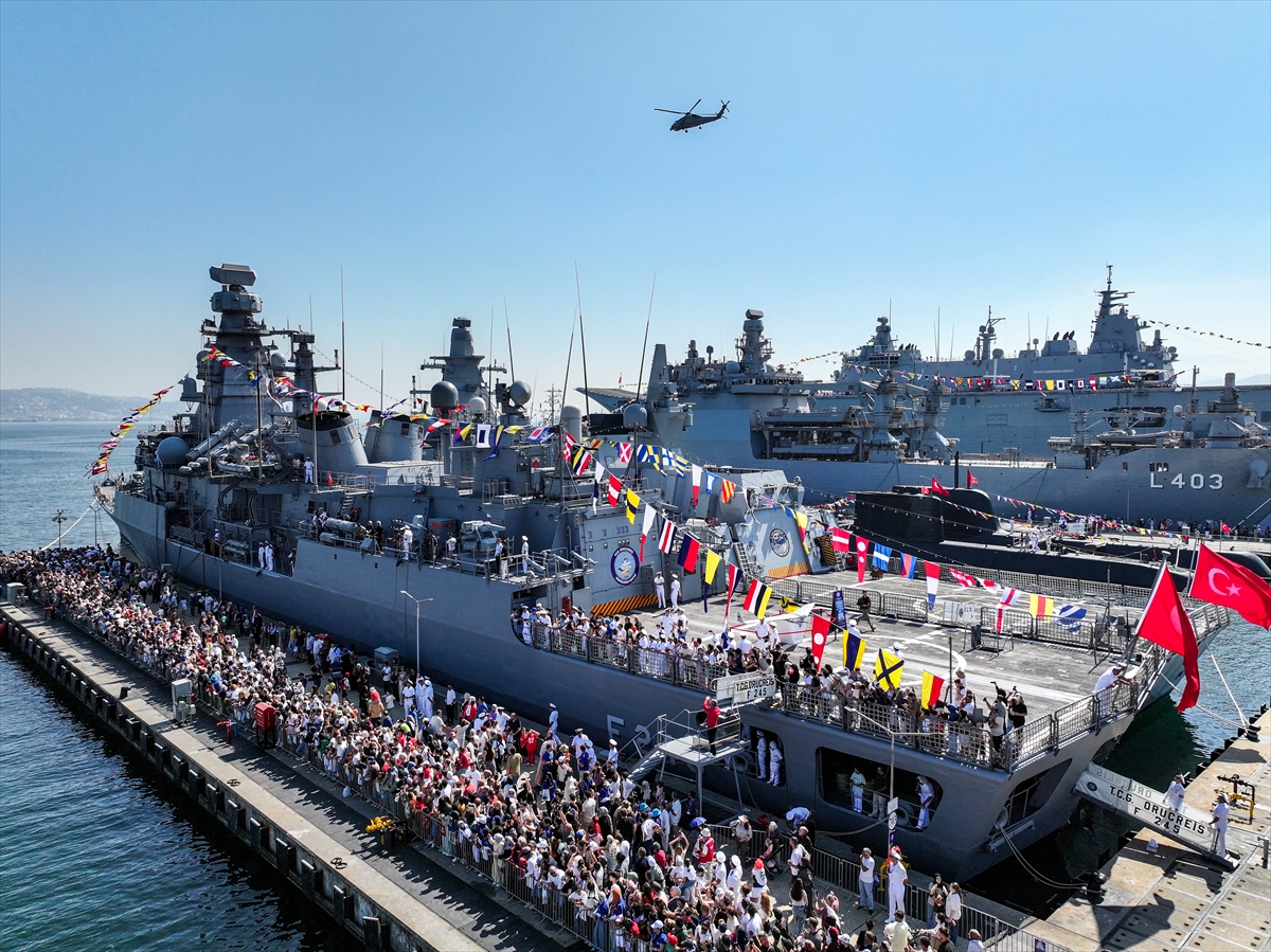 SAT ve SAS komandolarının TEKNOFEST Mavi Vatan'daki gösterileri ilgiyle izlendi