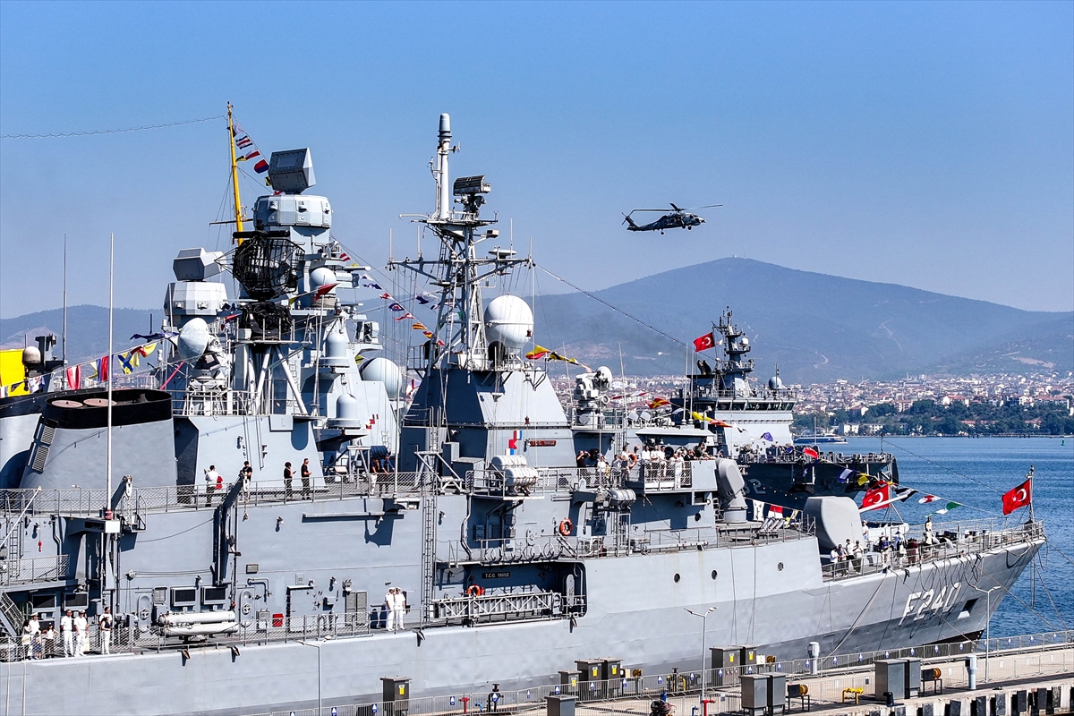SAT ve SAS komandolarının TEKNOFEST Mavi Vatan'daki gösterileri ilgiyle izlendi