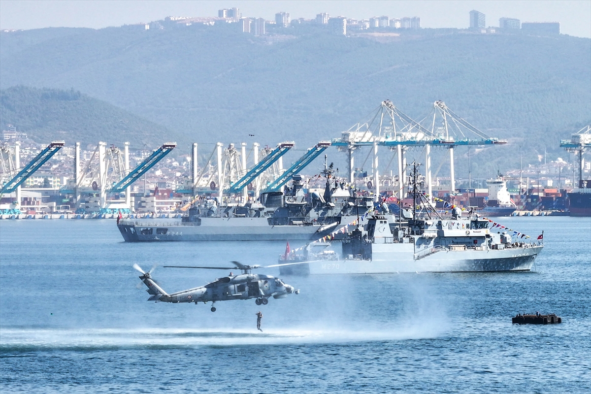 SAT ve SAS komandolarının TEKNOFEST Mavi Vatan'daki gösterileri ilgiyle izlendi