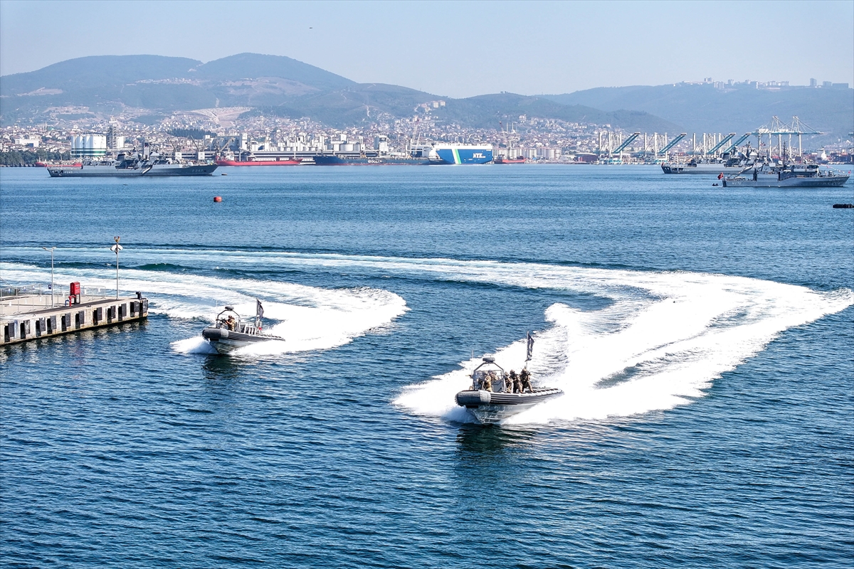 SAT ve SAS komandolarının TEKNOFEST Mavi Vatan'daki gösterileri ilgiyle izlendi
