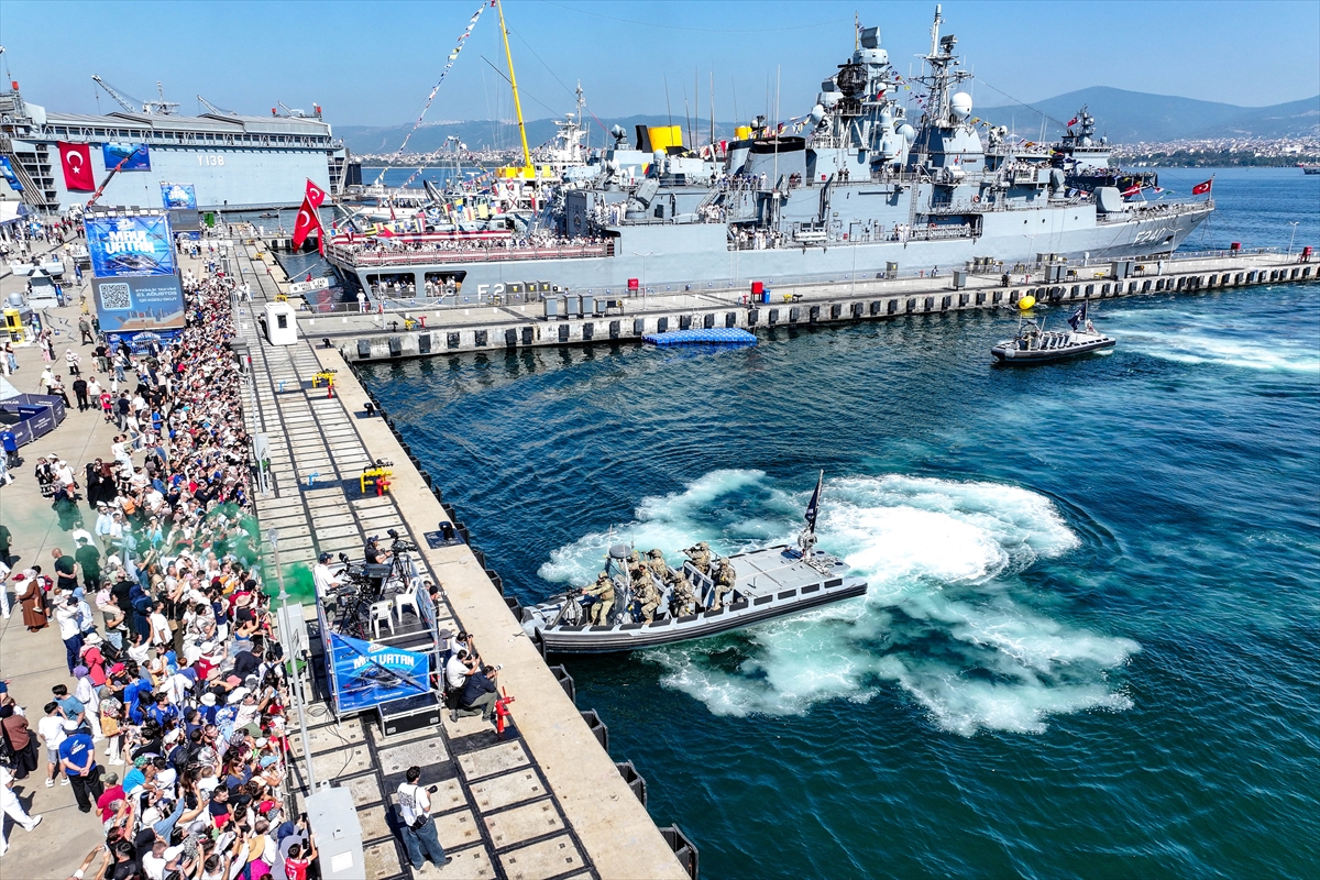 SAT ve SAS komandolarının TEKNOFEST Mavi Vatan'daki gösterileri ilgiyle izlendi
