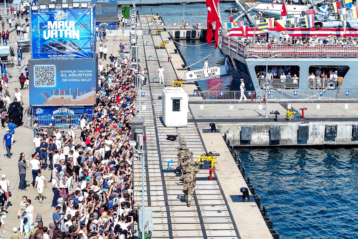 SAT ve SAS komandolarının TEKNOFEST Mavi Vatan'daki gösterileri ilgiyle izlendi