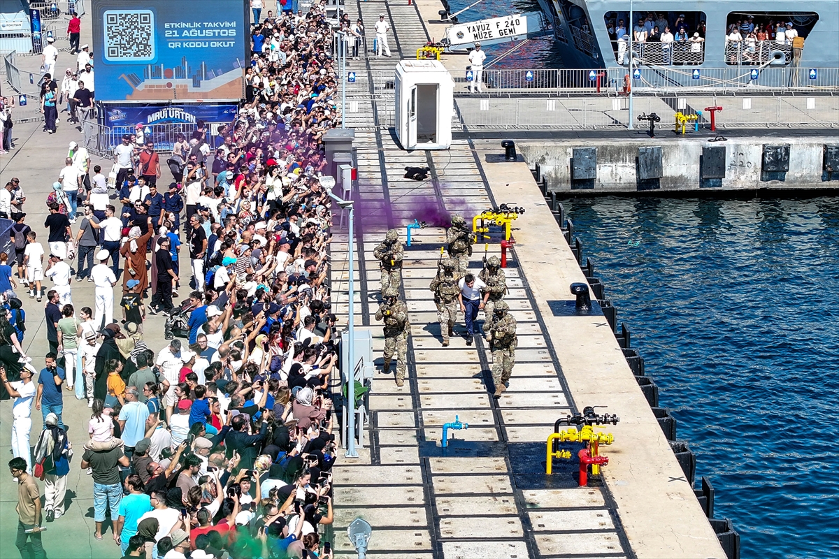 SAT ve SAS komandolarının TEKNOFEST Mavi Vatan'daki gösterileri ilgiyle izlendi