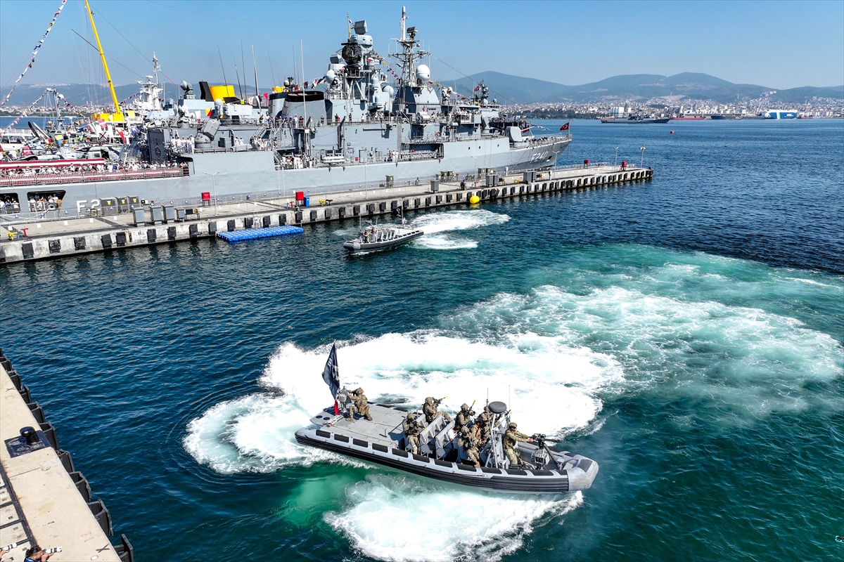 SAT ve SAS komandolarının TEKNOFEST Mavi Vatan'daki gösterileri ilgiyle izlendi