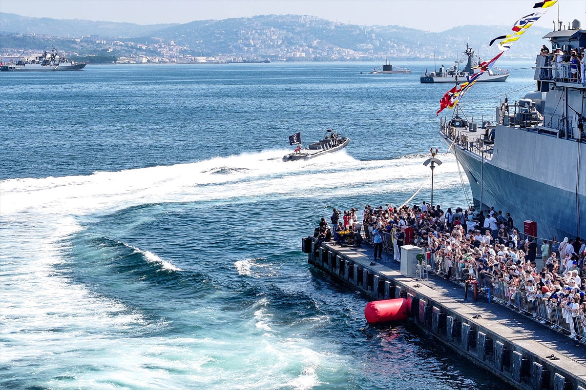 SAT ve SAS komandolarının TEKNOFEST Mavi Vatan'daki gösterileri ilgiyle izlendi