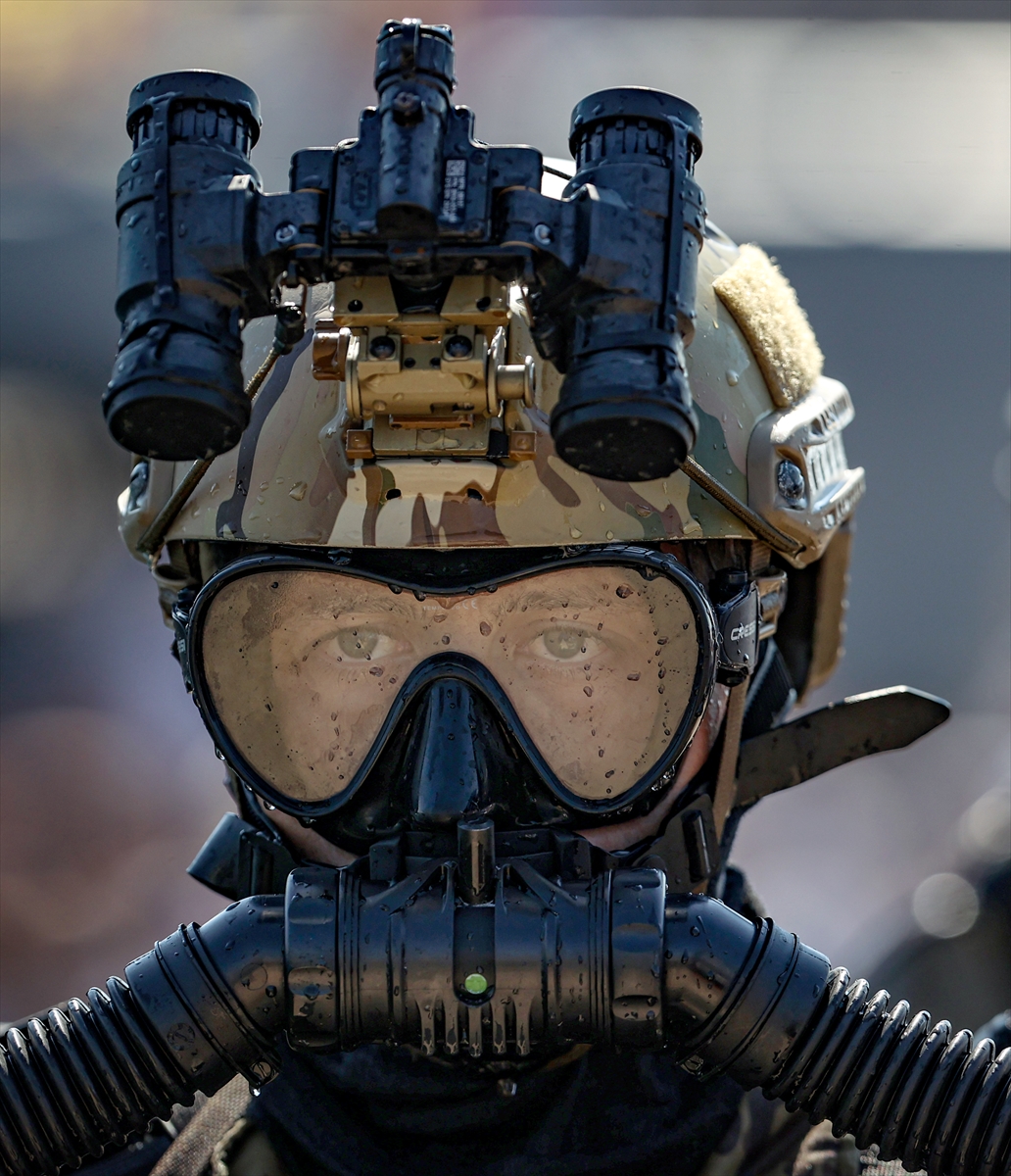 SAT ve SAS komandolarının TEKNOFEST Mavi Vatan'daki gösterileri ilgiyle izlendi
