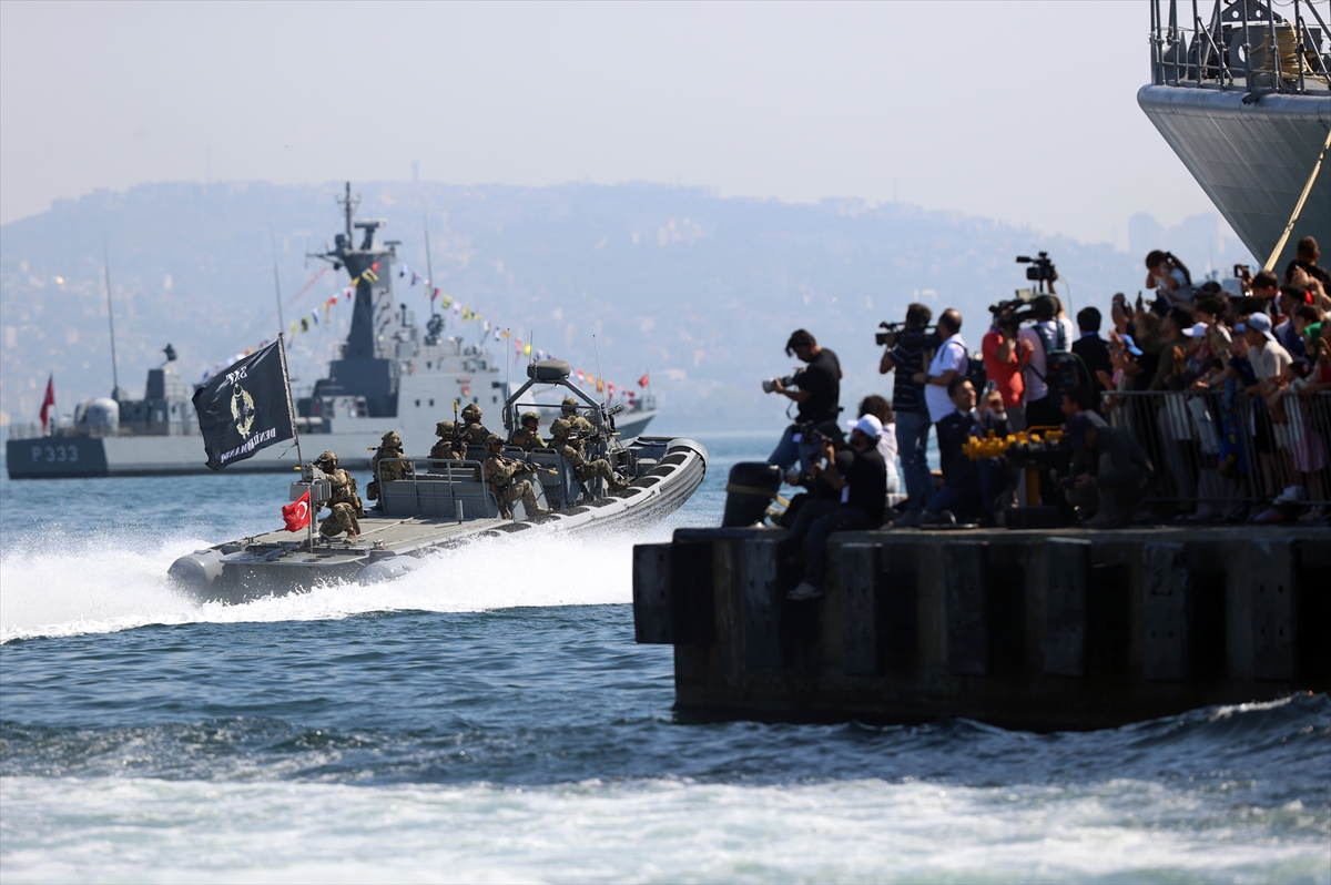 SAT ve SAS komandolarının TEKNOFEST Mavi Vatan'daki gösterileri ilgiyle izlendi