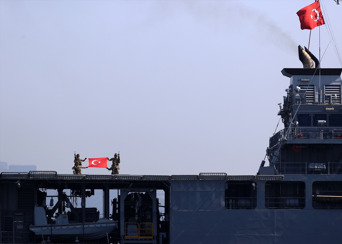 SAT ve SAS komandolarının TEKNOFEST Mavi Vatan'daki gösterileri ilgiyle izlendi