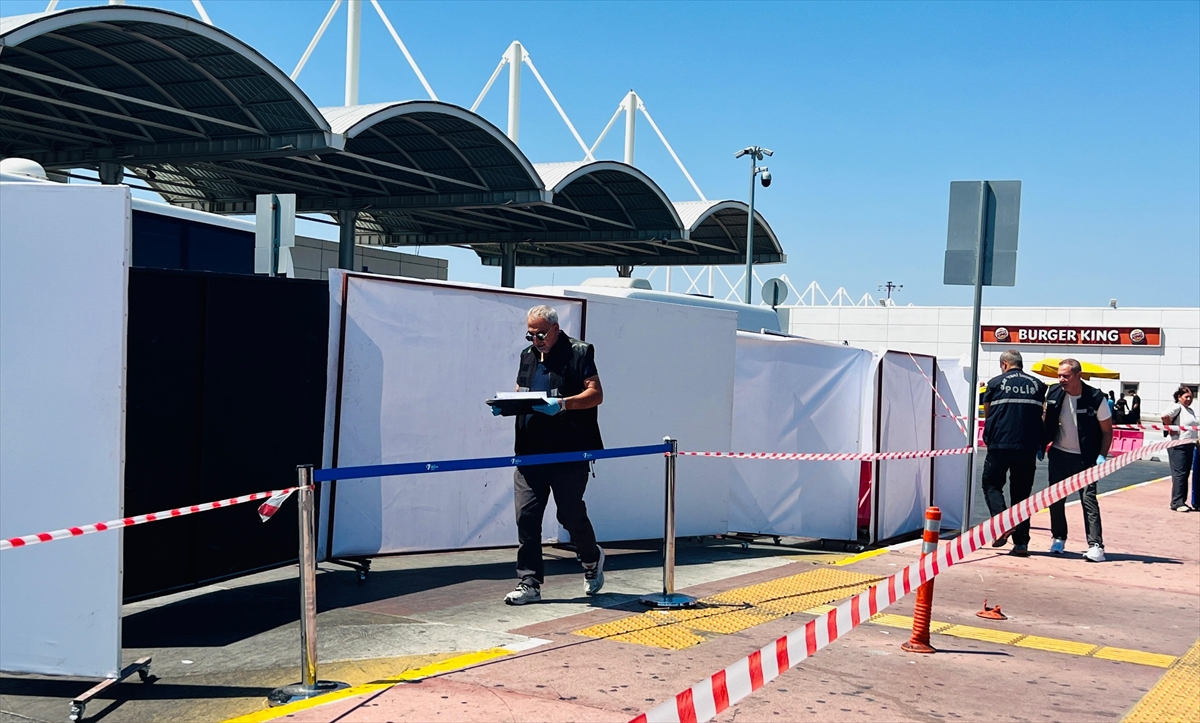 Antalya Havalimanı'nda silahlı saldırı: Kadın hayatını kaybetti