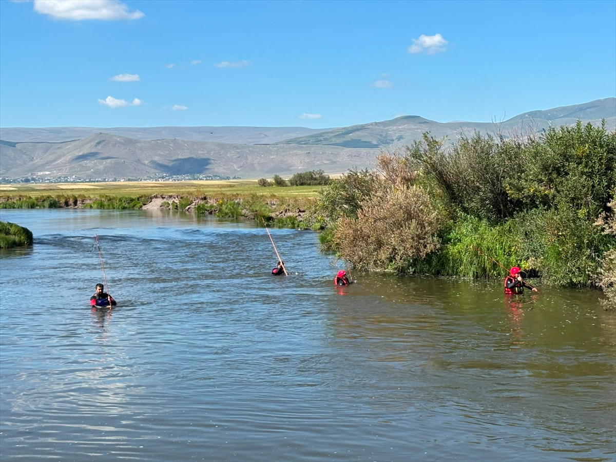 GÜNCELLEME - Ardahan'da Kura Nehri'nde kaybolan kişiyi arama çalışmalarına ara verildi