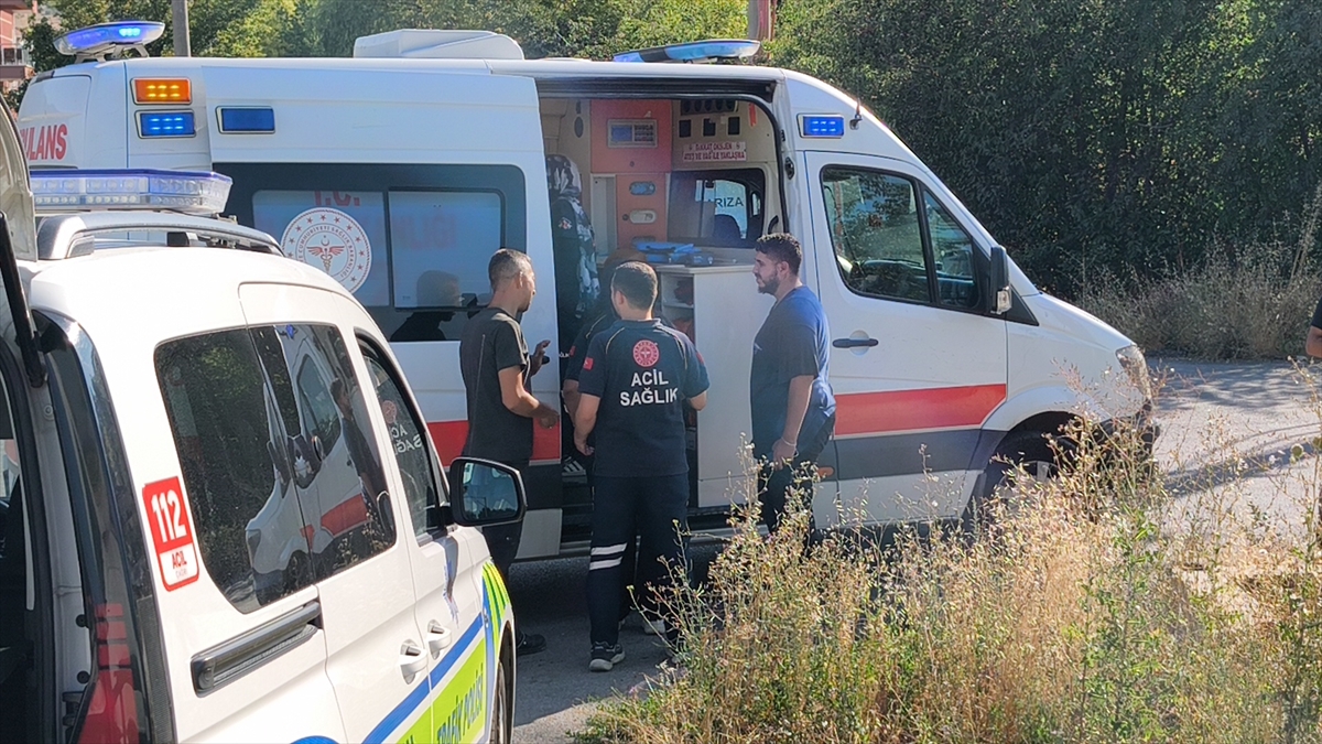 Kütahya'da sulama kanalına düşen otomobilin sürücüsü yaralandı