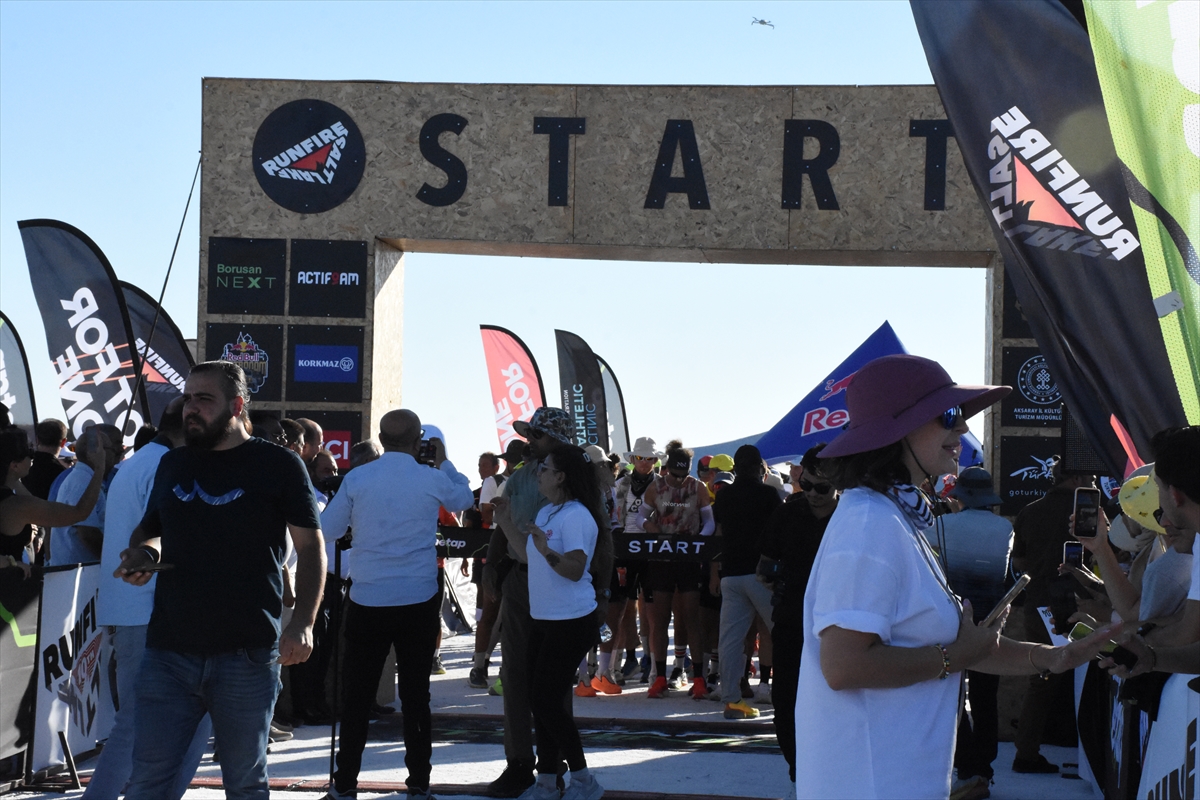 Runfire Ultra Trail Maratonu Tuz Gölü'nde 750 sporcuyla başladı