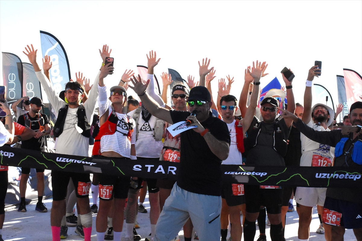 Runfire Ultra Trail Maratonu Tuz Gölü'nde 750 sporcuyla başladı