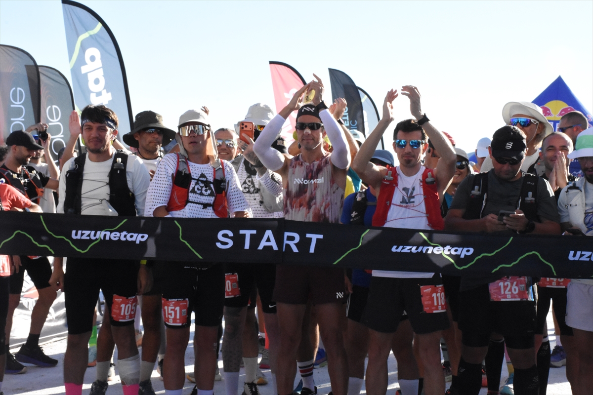 Runfire Ultra Trail Maratonu Tuz Gölü'nde 750 sporcuyla başladı