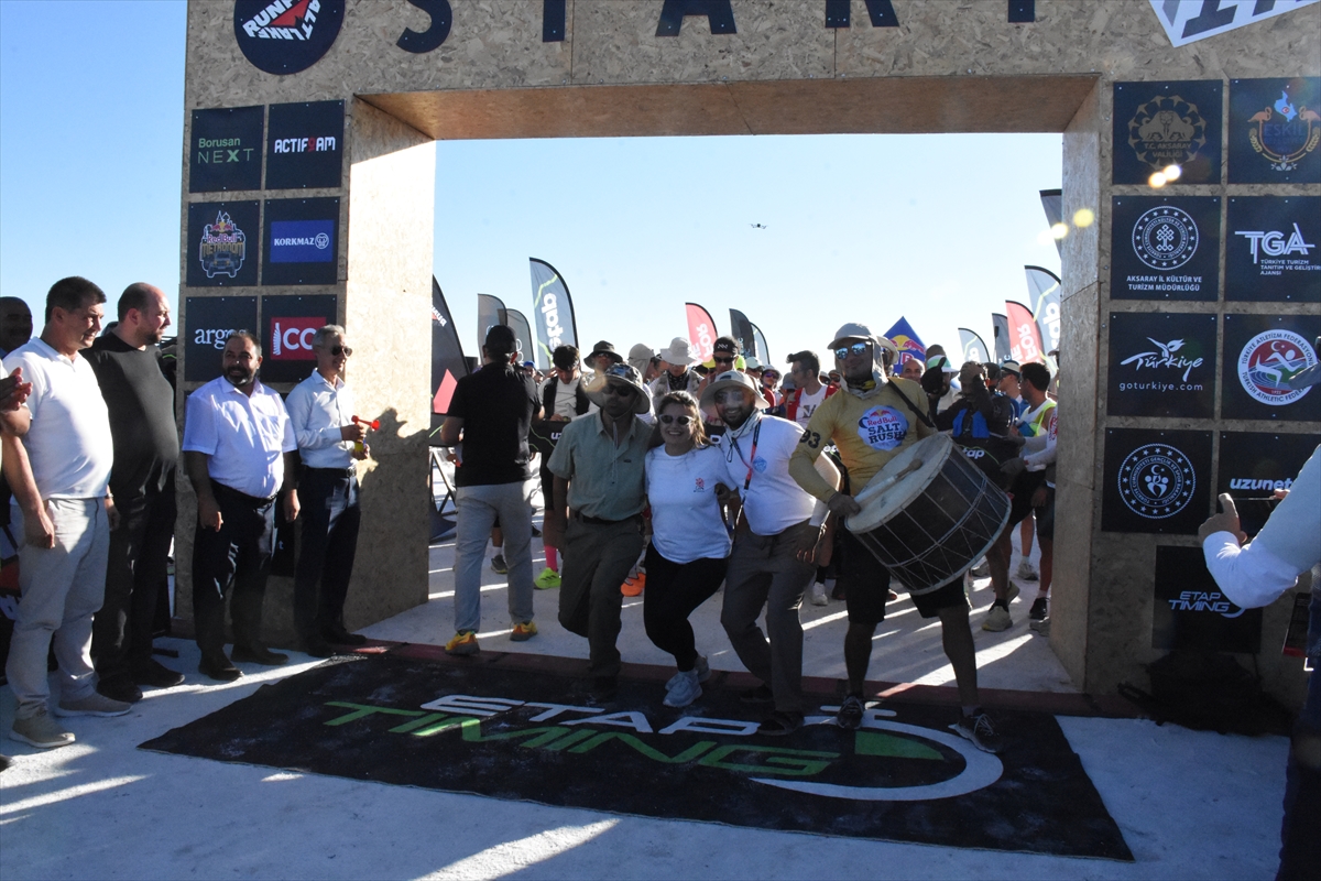 Runfire Ultra Trail Maratonu Tuz Gölü'nde 750 sporcuyla başladı