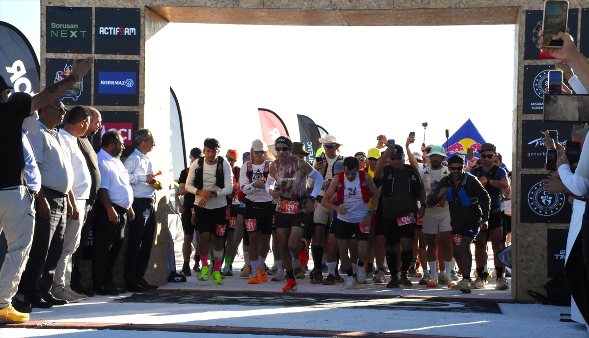 Runfire Ultra Trail Maratonu Tuz Gölü'nde 750 sporcuyla başladı