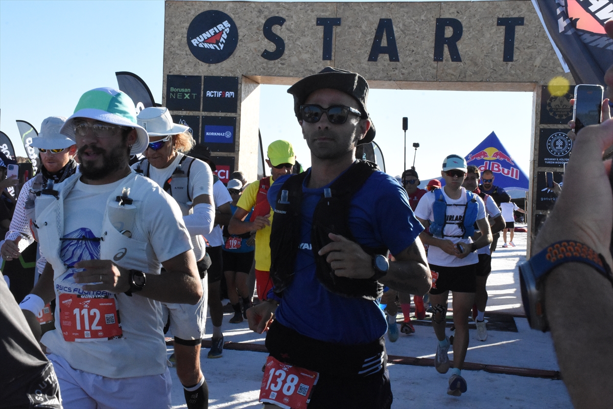 Runfire Ultra Trail Maratonu Tuz Gölü'nde 750 sporcuyla başladı
