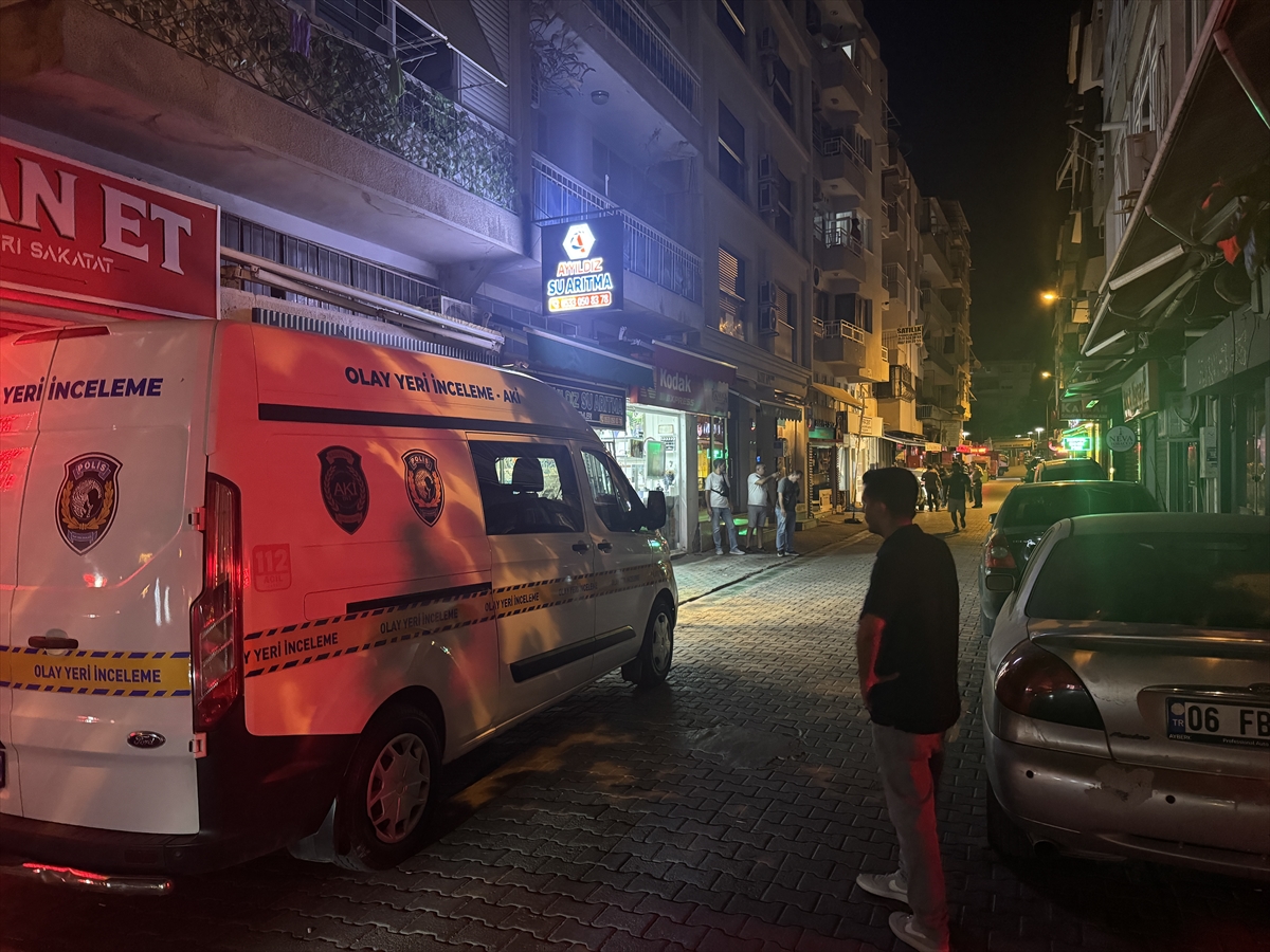 İzmir'de çıkan silahlı kavgada yaralanan kişi tedavi gördüğü hastanede öldü