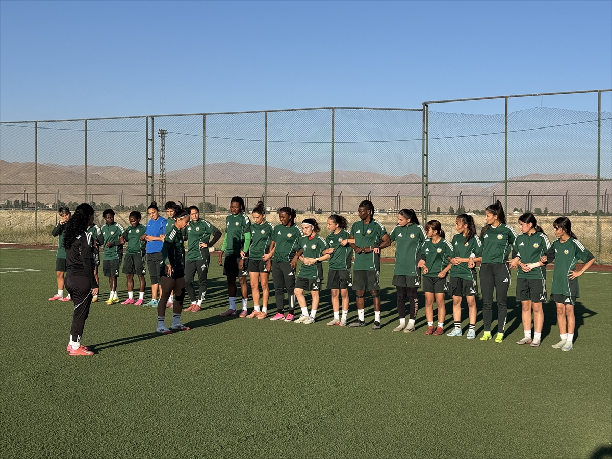 Yüksekovaspor Kadın Futbol Takımı'nın yeni sezonda hedefi zirve