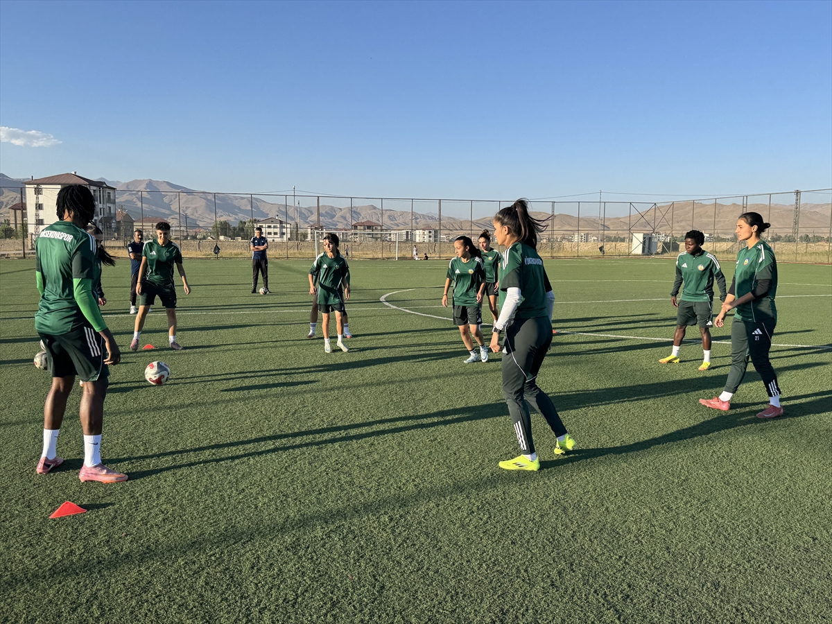Yüksekovaspor Kadın Futbol Takımı'nın yeni sezonda hedefi zirve