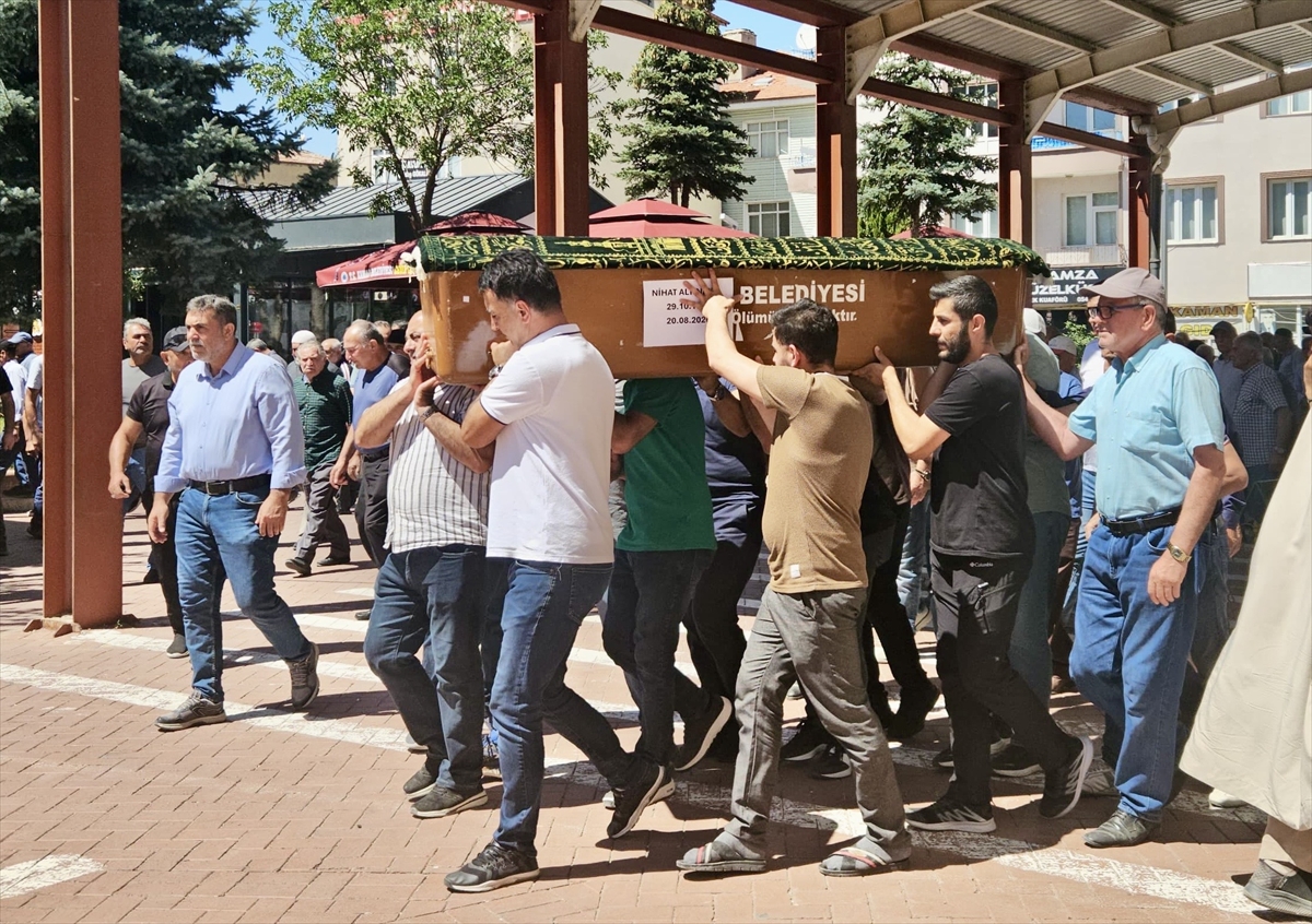 Kırşehir'de oğlu tarafından öldürülen Nihat A. defnedildi