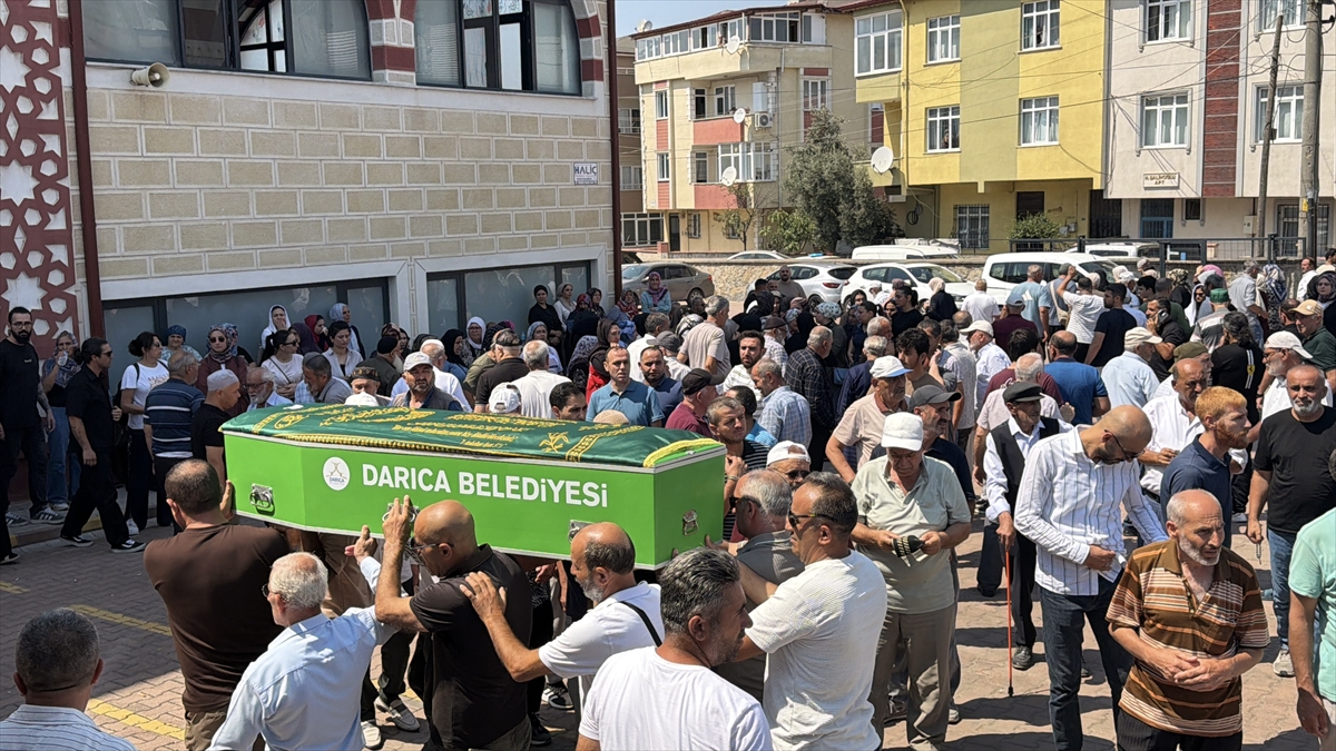 Kocaeli'deki sahilde ölü bulunan 3 kardeş defnedildi