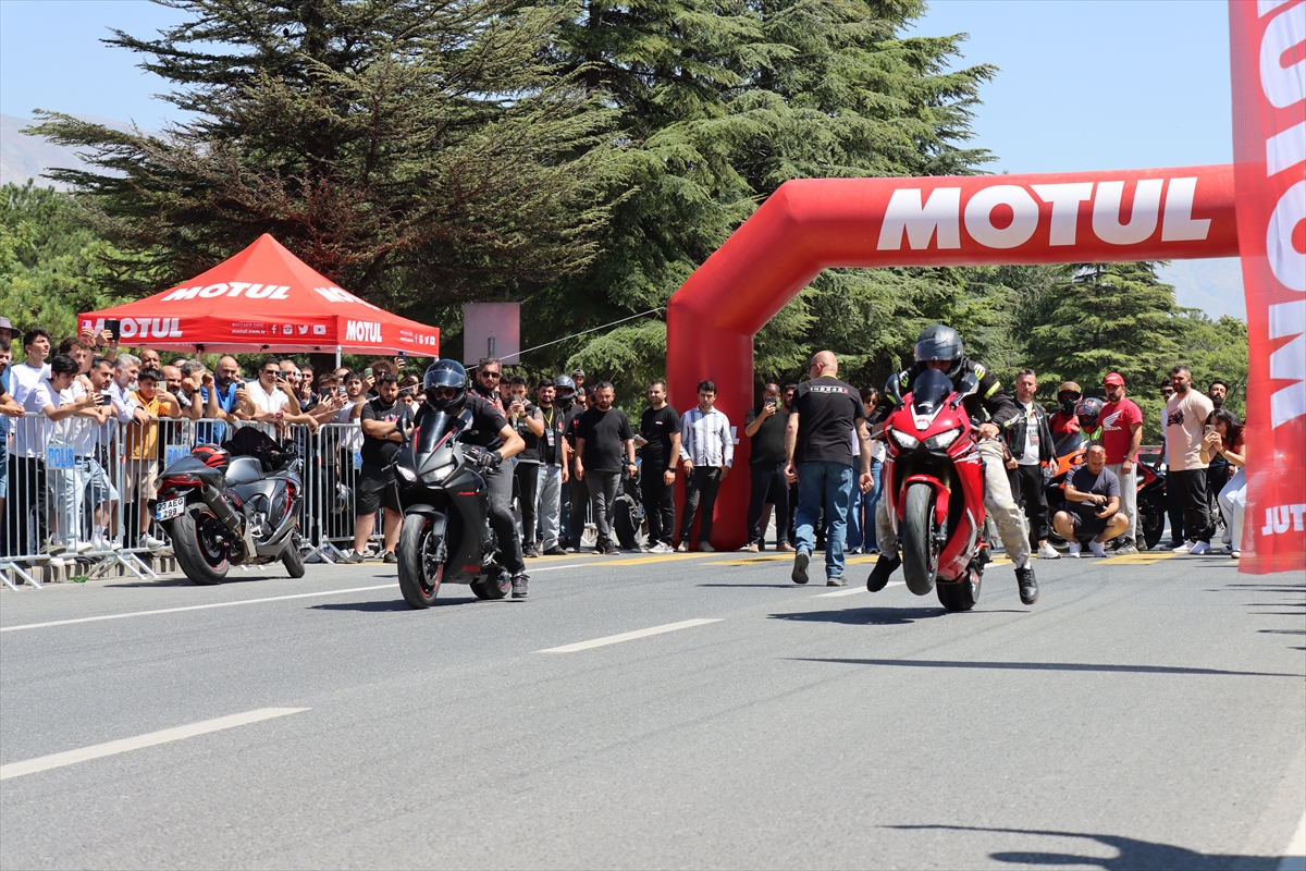Erzincan'da Motodrag yarışları: Motosiklet tutkunları buluştu