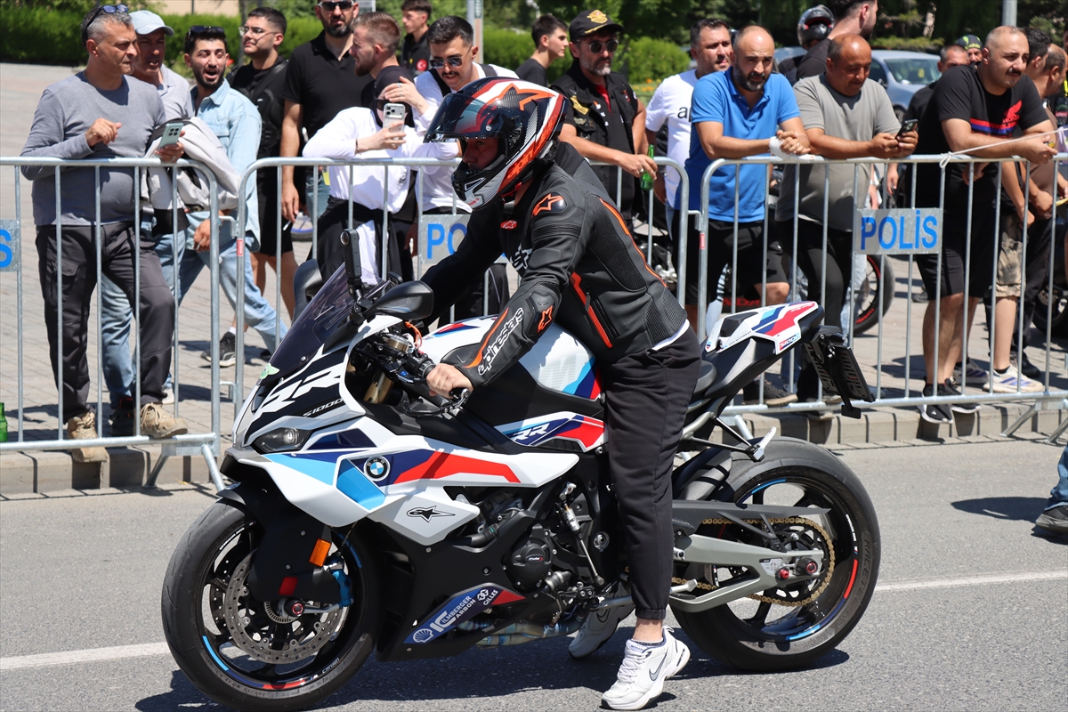 Erzincan'da Motodrag yarışları: Motosiklet tutkunları buluştu