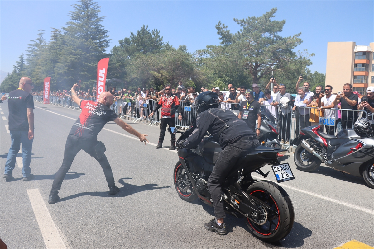 Erzincan'da Motodrag yarışları: Motosiklet tutkunları buluştu