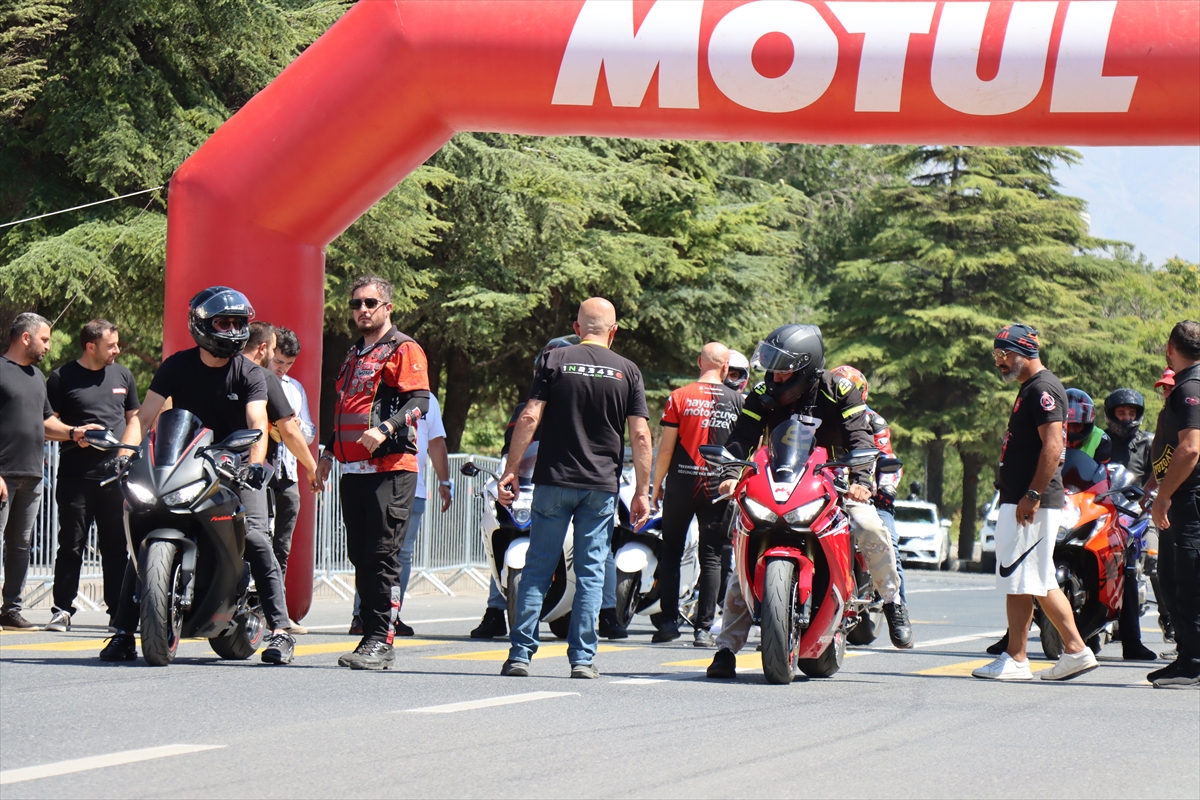 Erzincan'da Motodrag yarışları: Motosiklet tutkunları buluştu