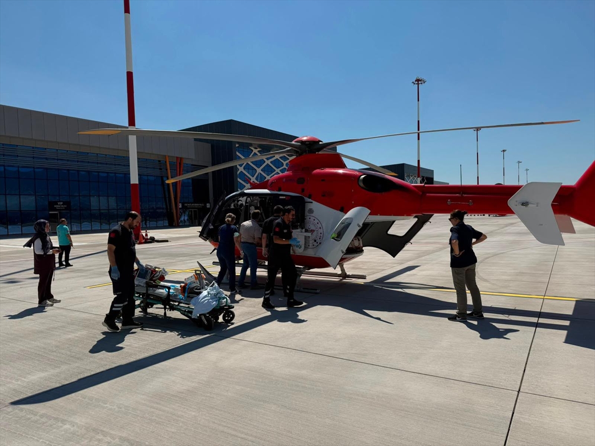Tokat'ta tedavi gören bebek ambulans helikopterle İstanbul'a sevk edildi