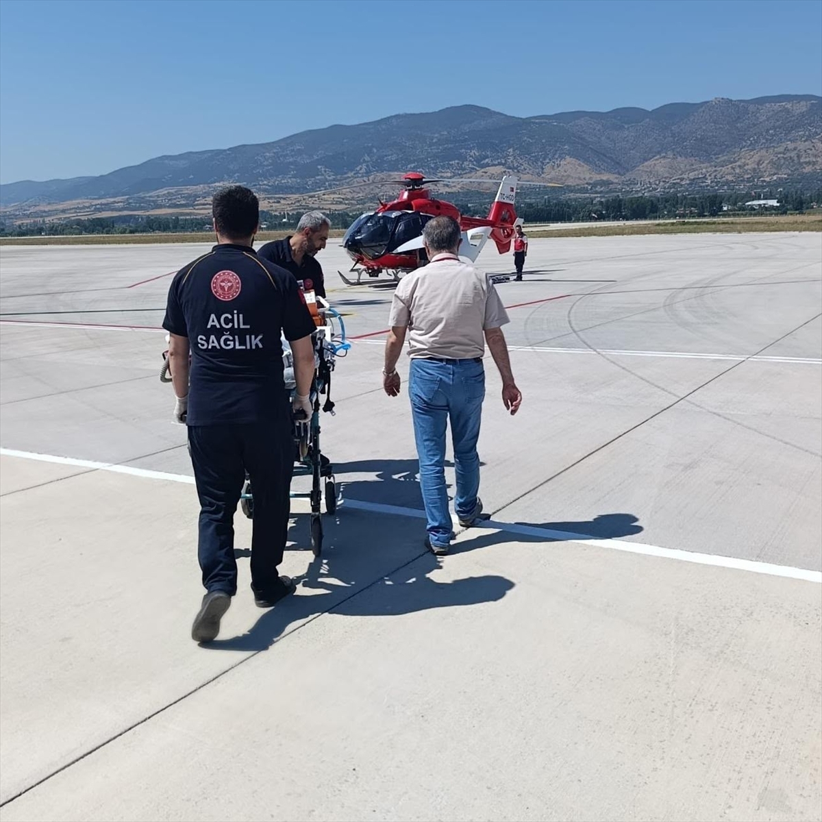Tokat'ta tedavi gören bebek ambulans helikopterle İstanbul'a sevk edildi
