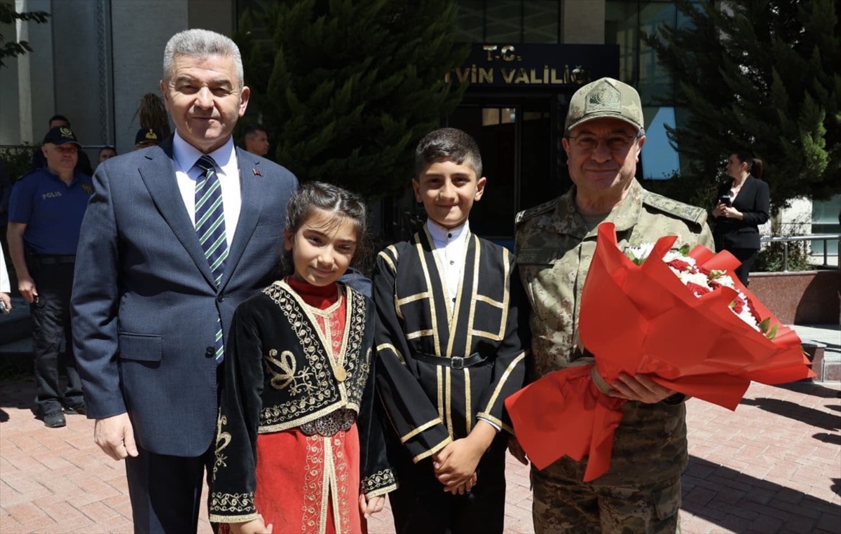 Orgeneral Bayraktaroğlu: Artvin Valiliğini ziyaret etti