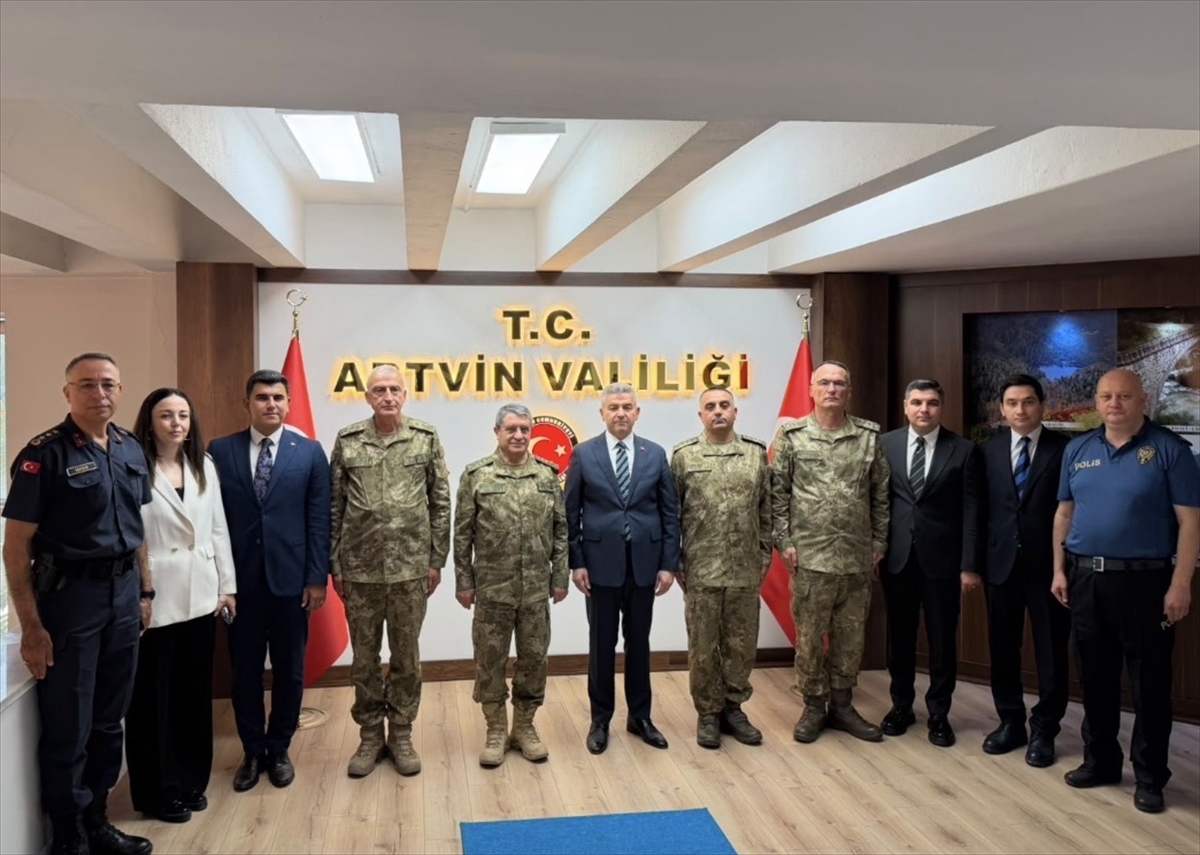 Orgeneral Bayraktaroğlu: Artvin Valiliğini ziyaret etti