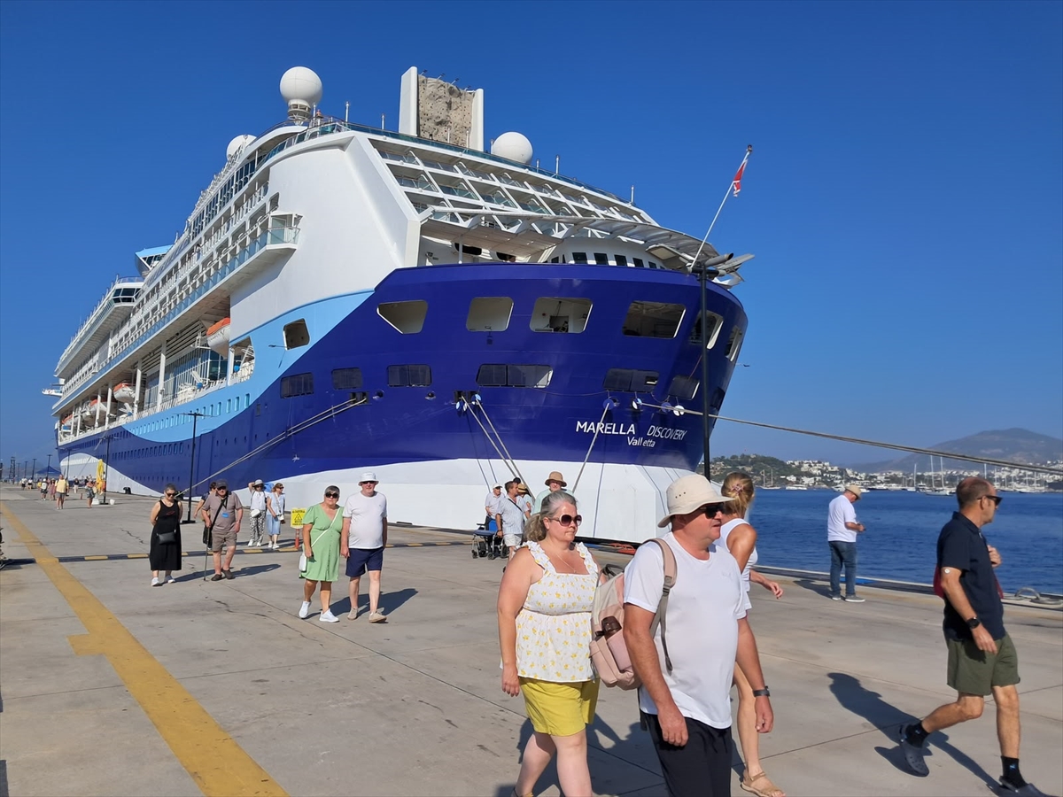 Marella Discovery kruvaziyeri Bodrum'a 1813 yolcu getirdi