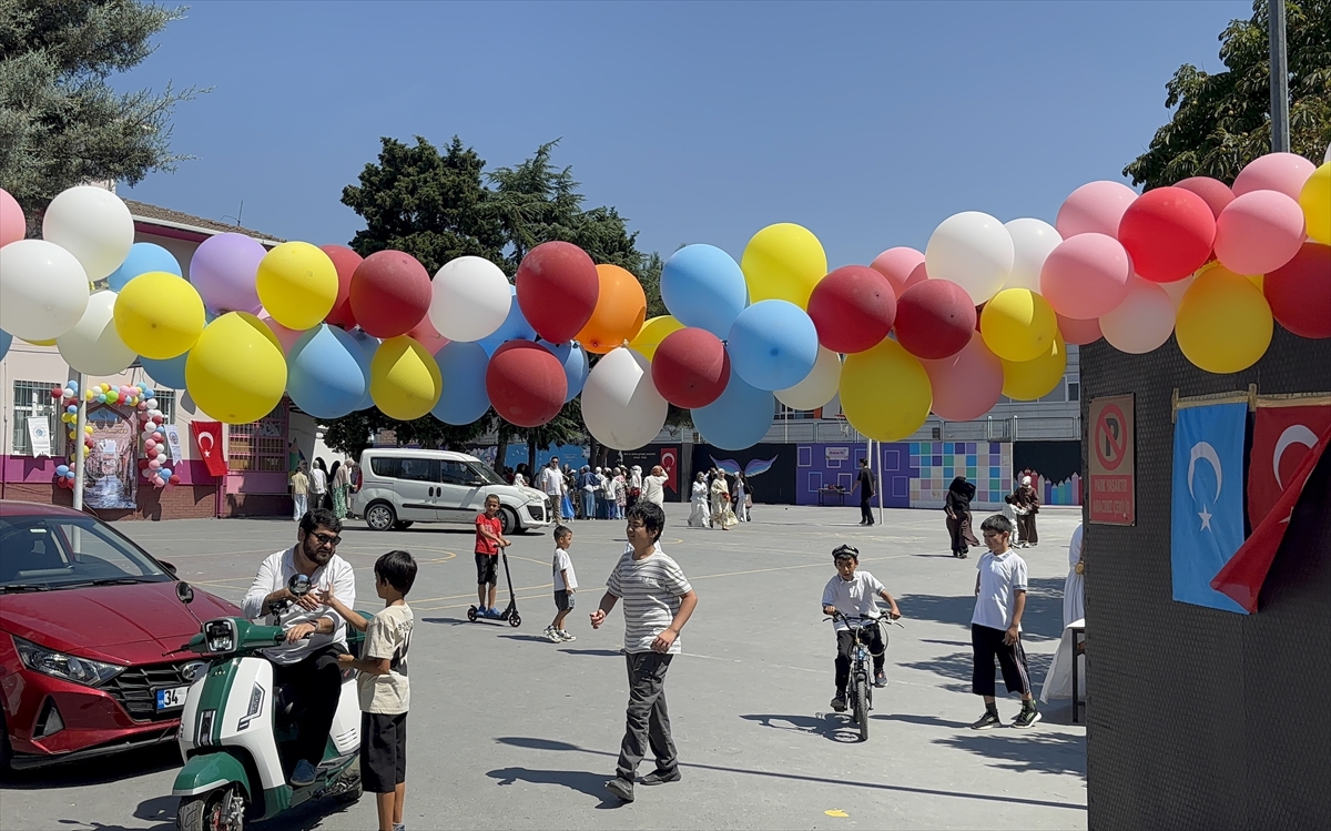 Küçükçekmece'de 3. Uygur Sokak Oyunları Şenliği düzenlendi