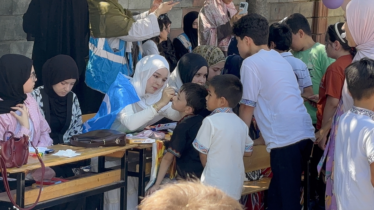 Küçükçekmece'de 3. Uygur Sokak Oyunları Şenliği düzenlendi